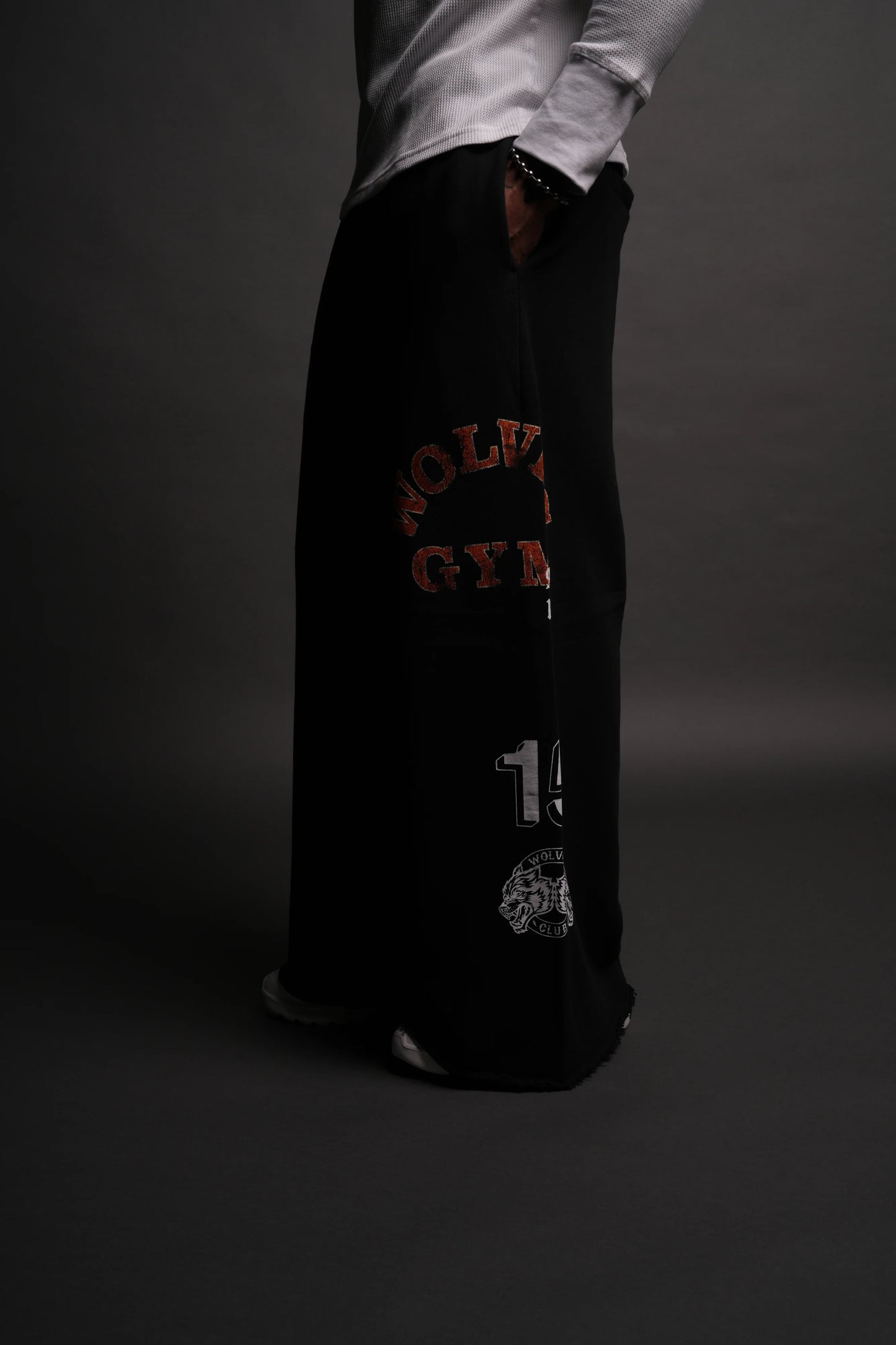 WOLVES GYM V2 OVERSIZED OMEN SWEAT PANTS