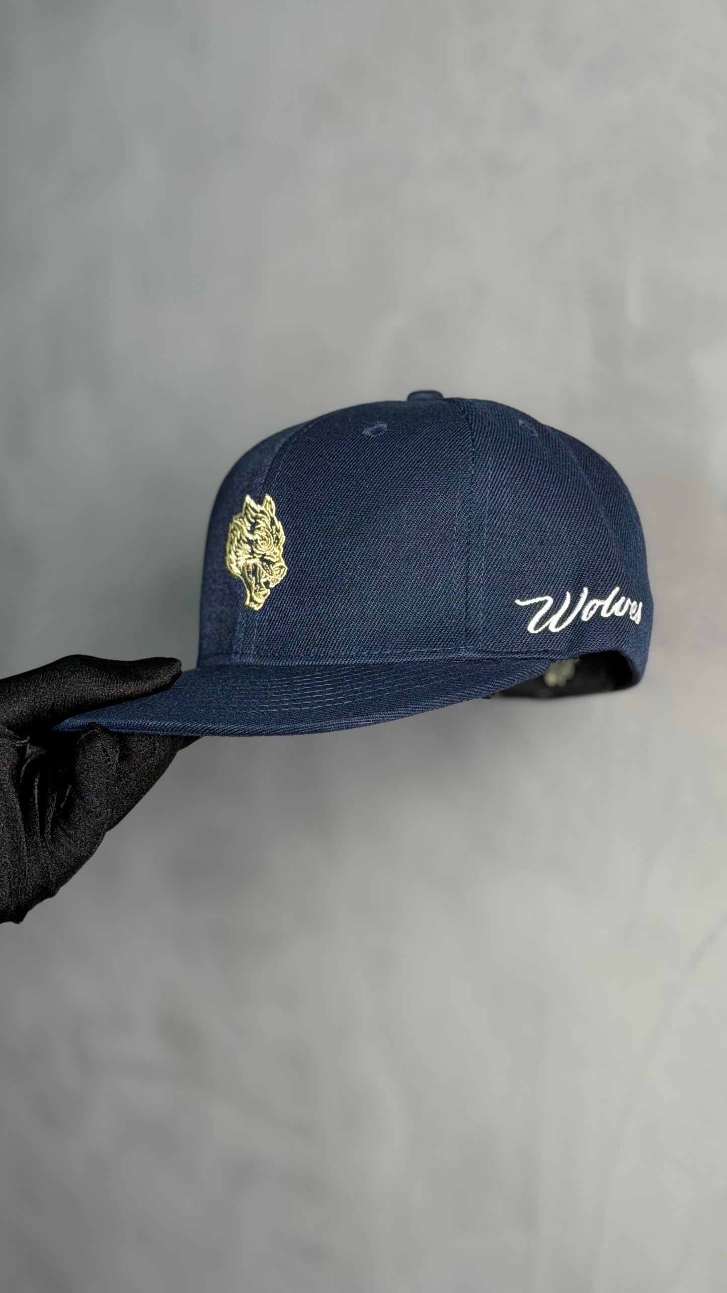 WOLF HEAD FITTED CAP