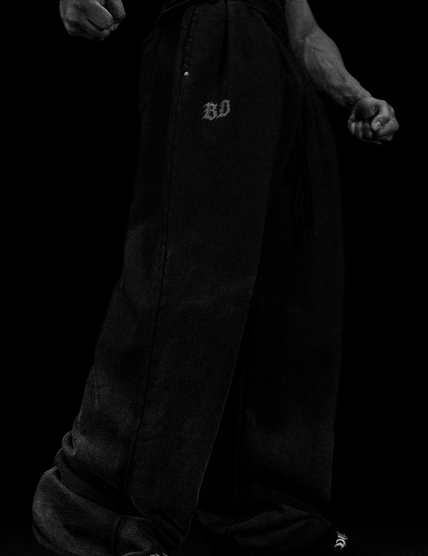 SHADOW MONARCH UNCUFFED BANANA SHAPE SWEATPANTS