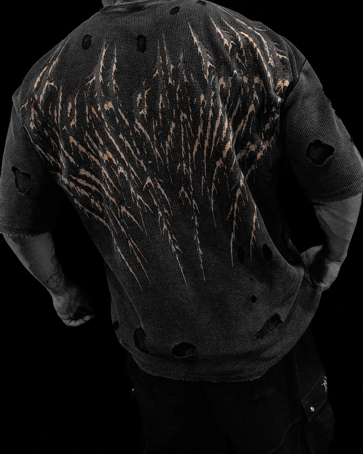TARNISHED DESTROYED OVERSIZED T-SHIRT (AUG)