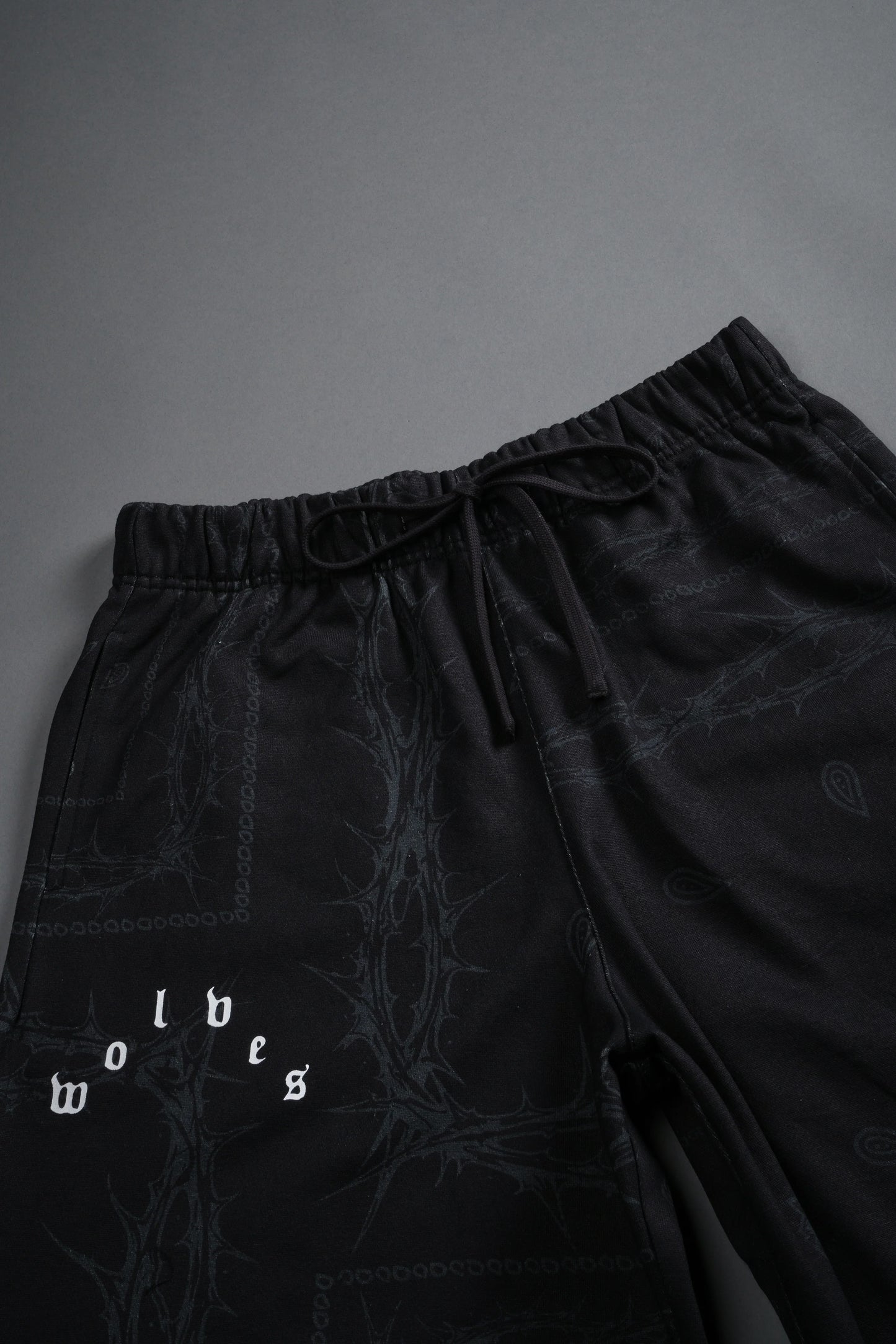 WOLVES PYRAMID GRUNGE OVERSIZED RAW HEM SWEAT SHORTS