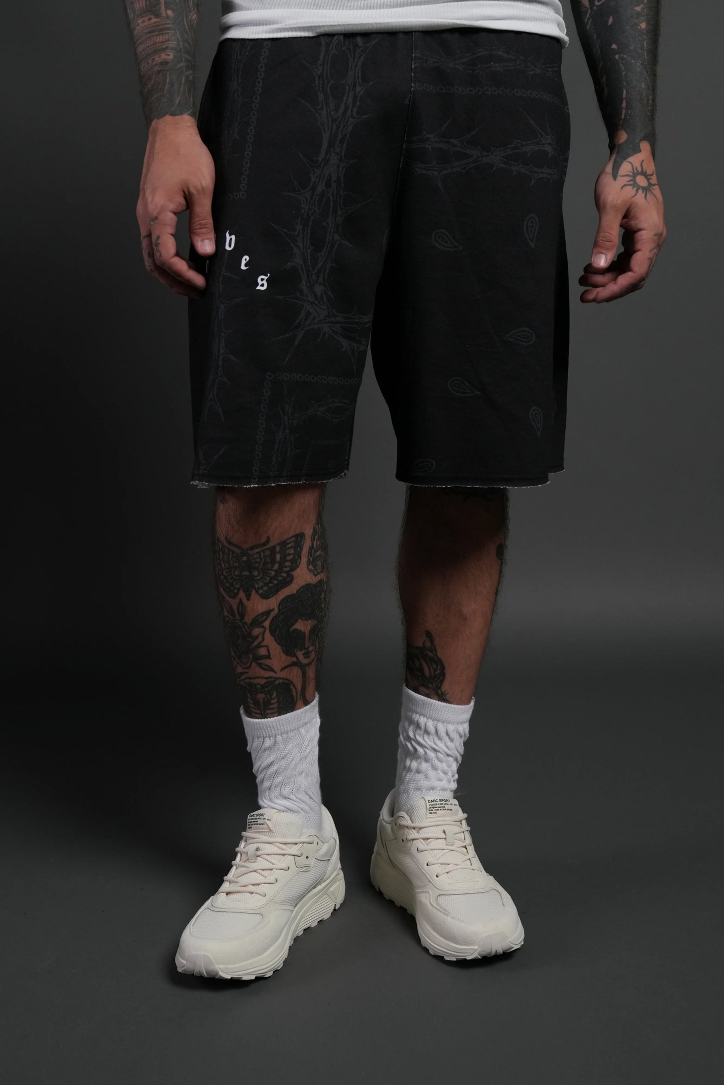 WOLVES PYRAMID GRUNGE OVERSIZED RAW HEM SWEAT SHORTS