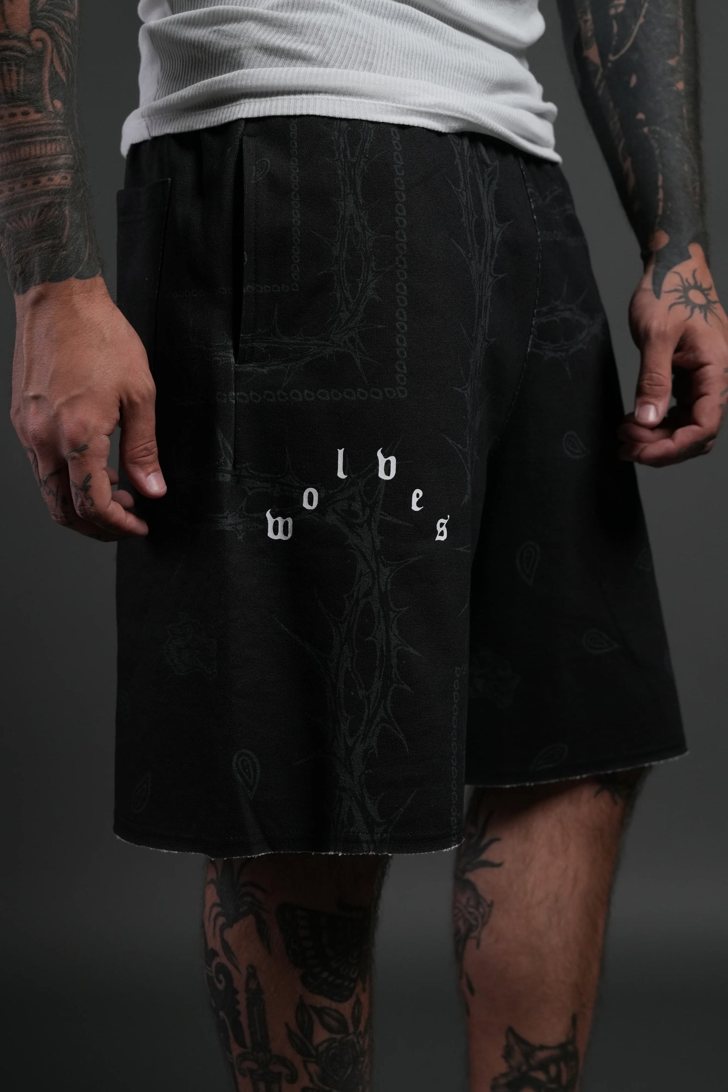 WOLVES PYRAMID GRUNGE OVERSIZED RAW HEM SWEAT SHORTS