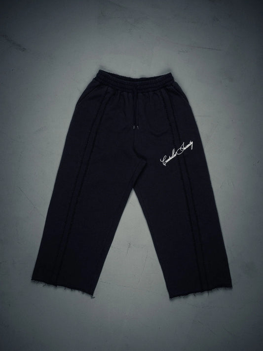 SIGNATURE WIDELEG SWEATS