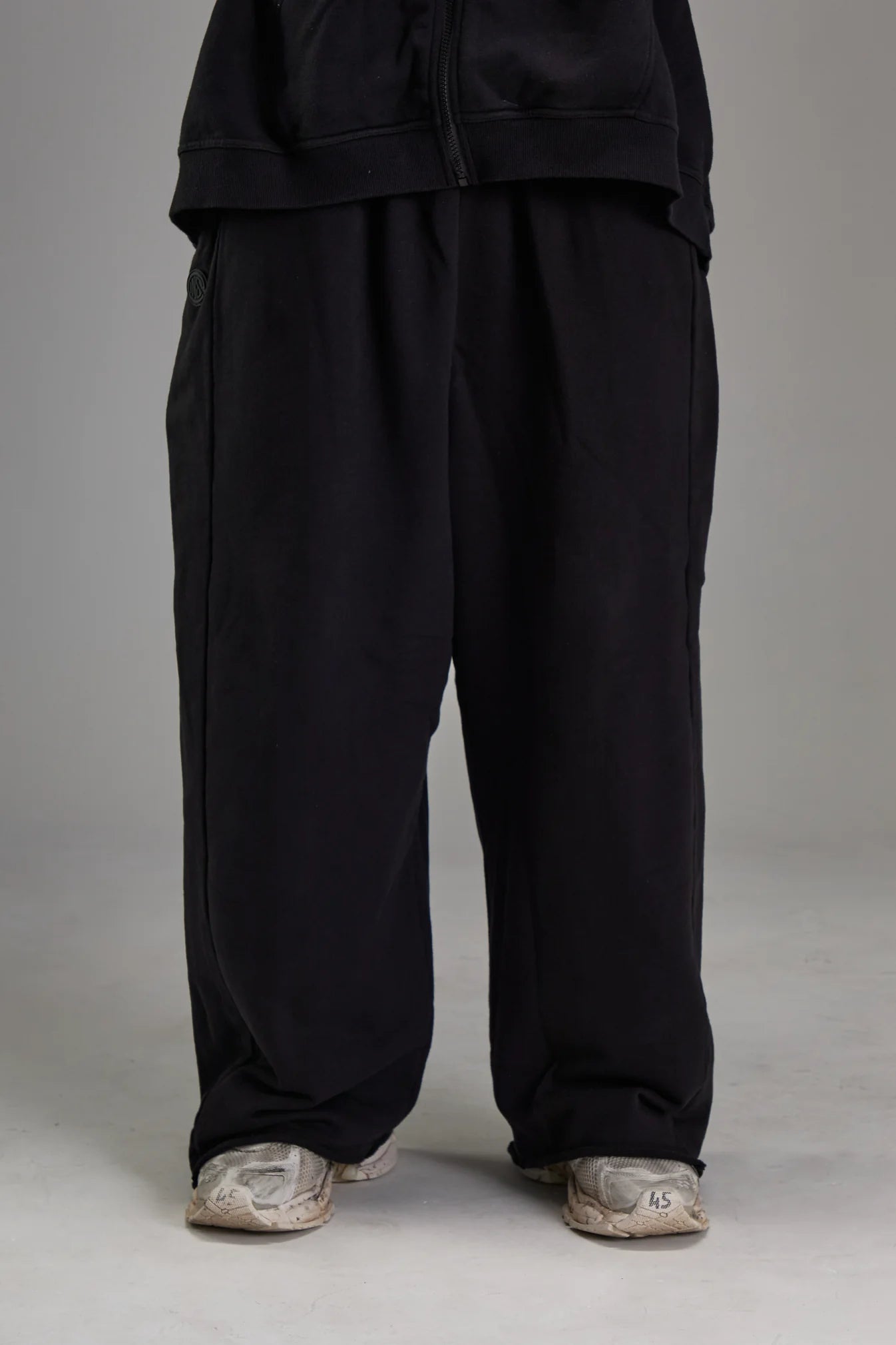 HEAVYWEIGHT SWEATPANTS