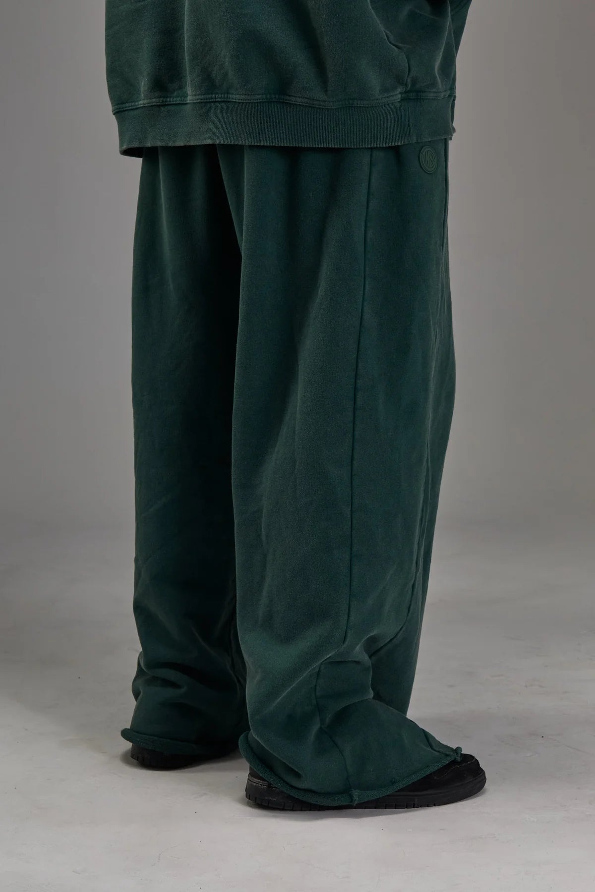 HEAVYWEIGHT SWEATPANTS