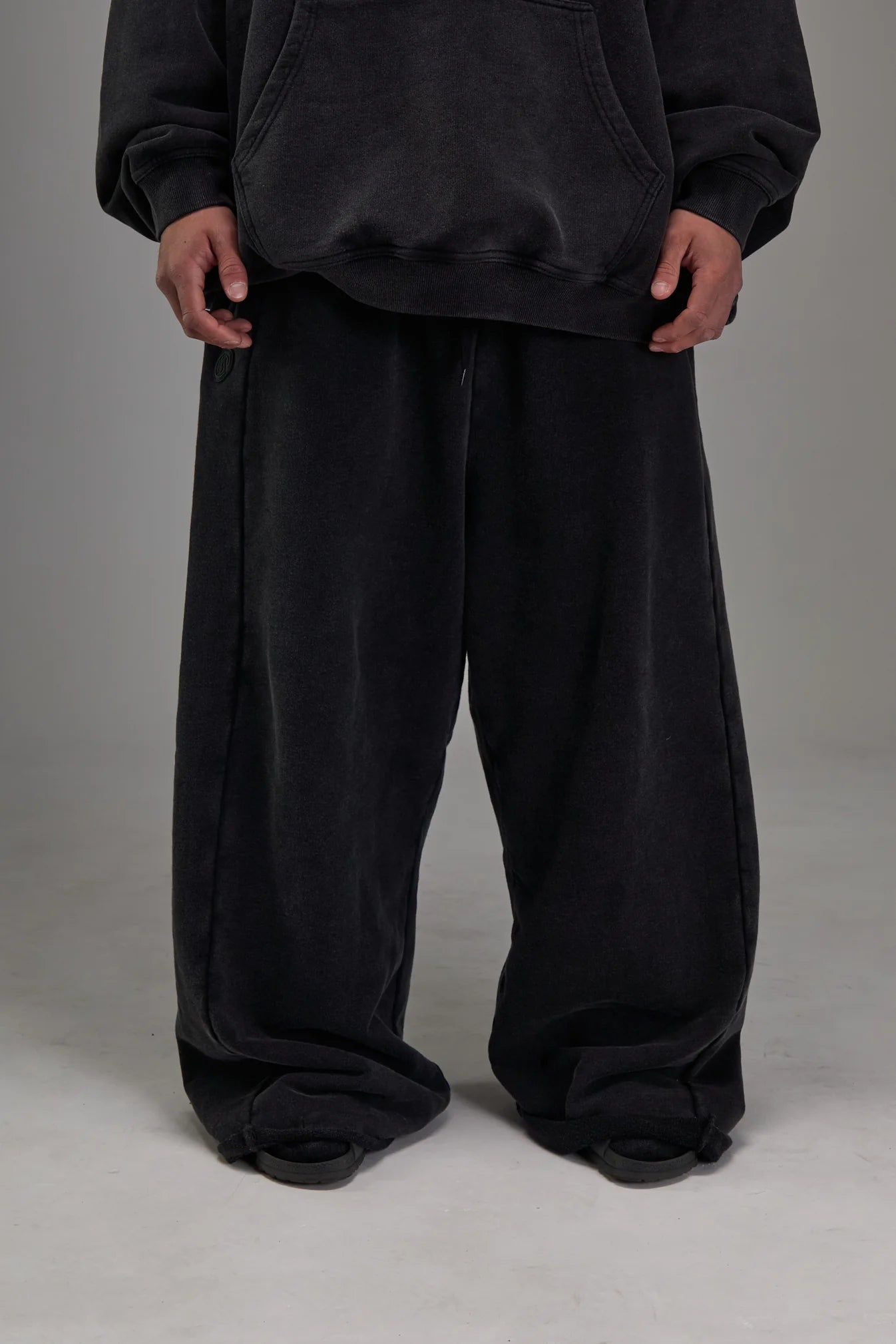 HEAVYWEIGHT SWEATPANTS