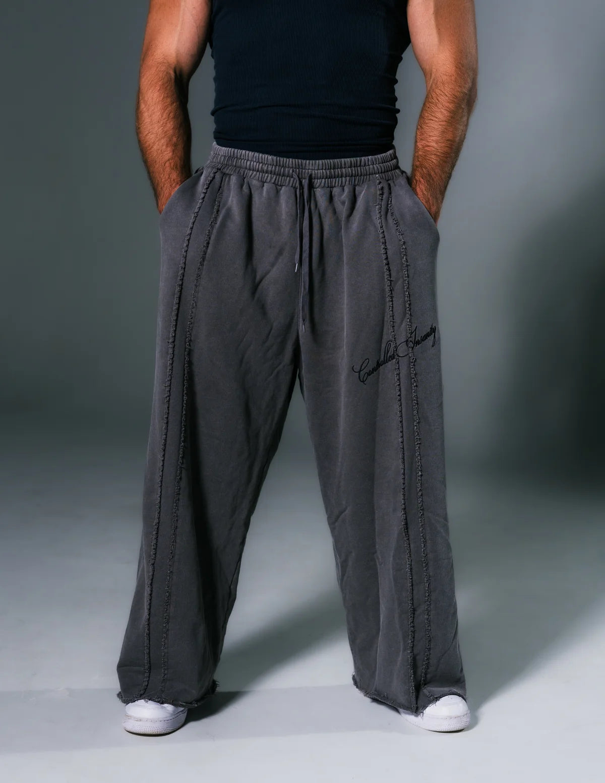 SIGNATURE WIDELEG SWEATS