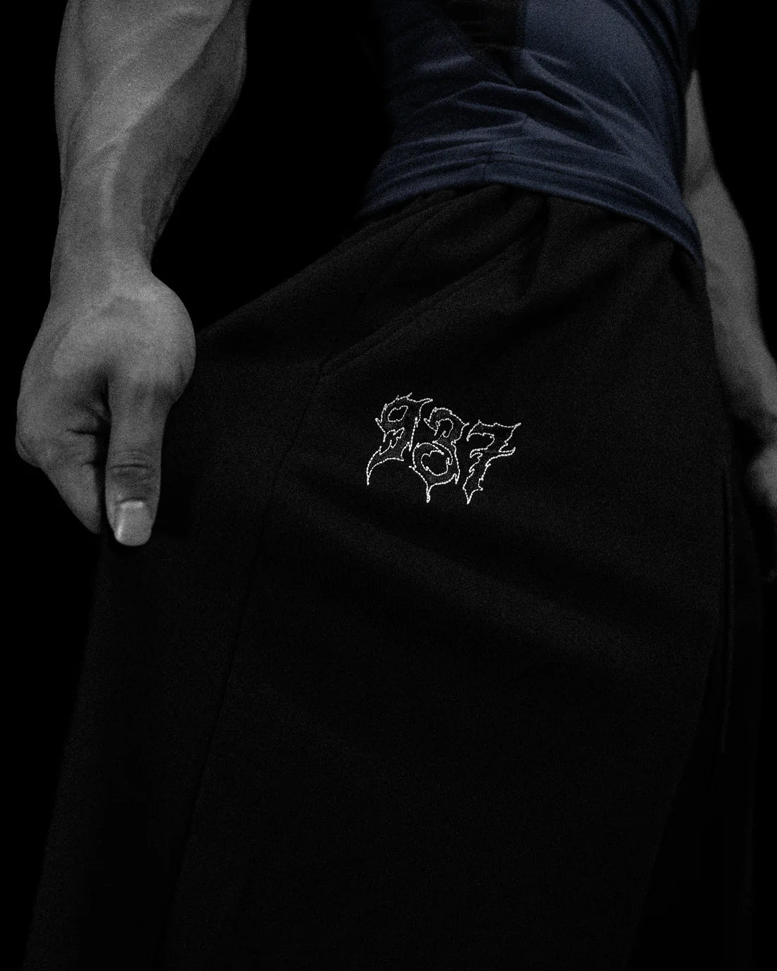 ESSENTIAL 937 BANANA SHAPE SWEATPANTS