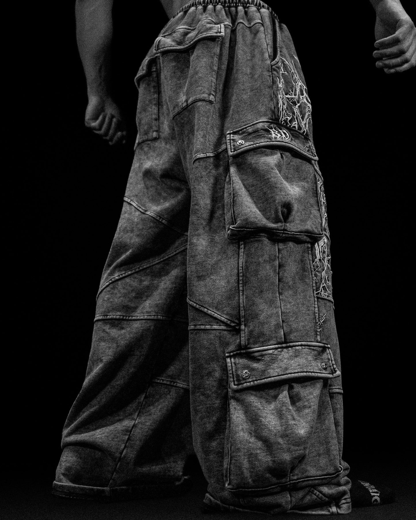 937 EMBROIDERED TACTICAL OVERSIZED UNCUFFED CARGOS (AUG)