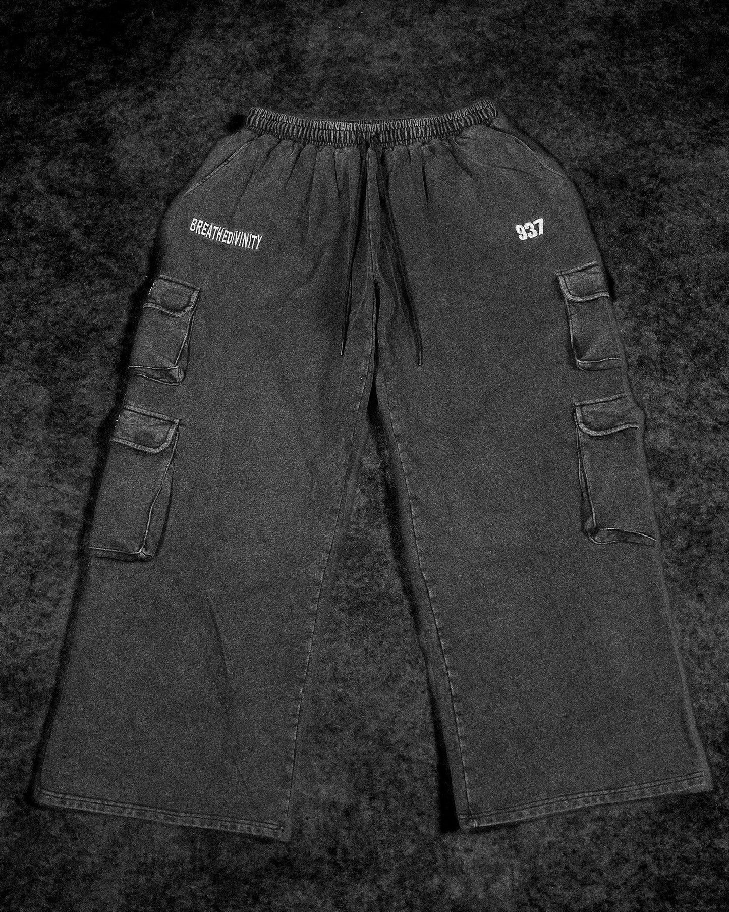 937 UNCUFFED LUXURY CARGOS