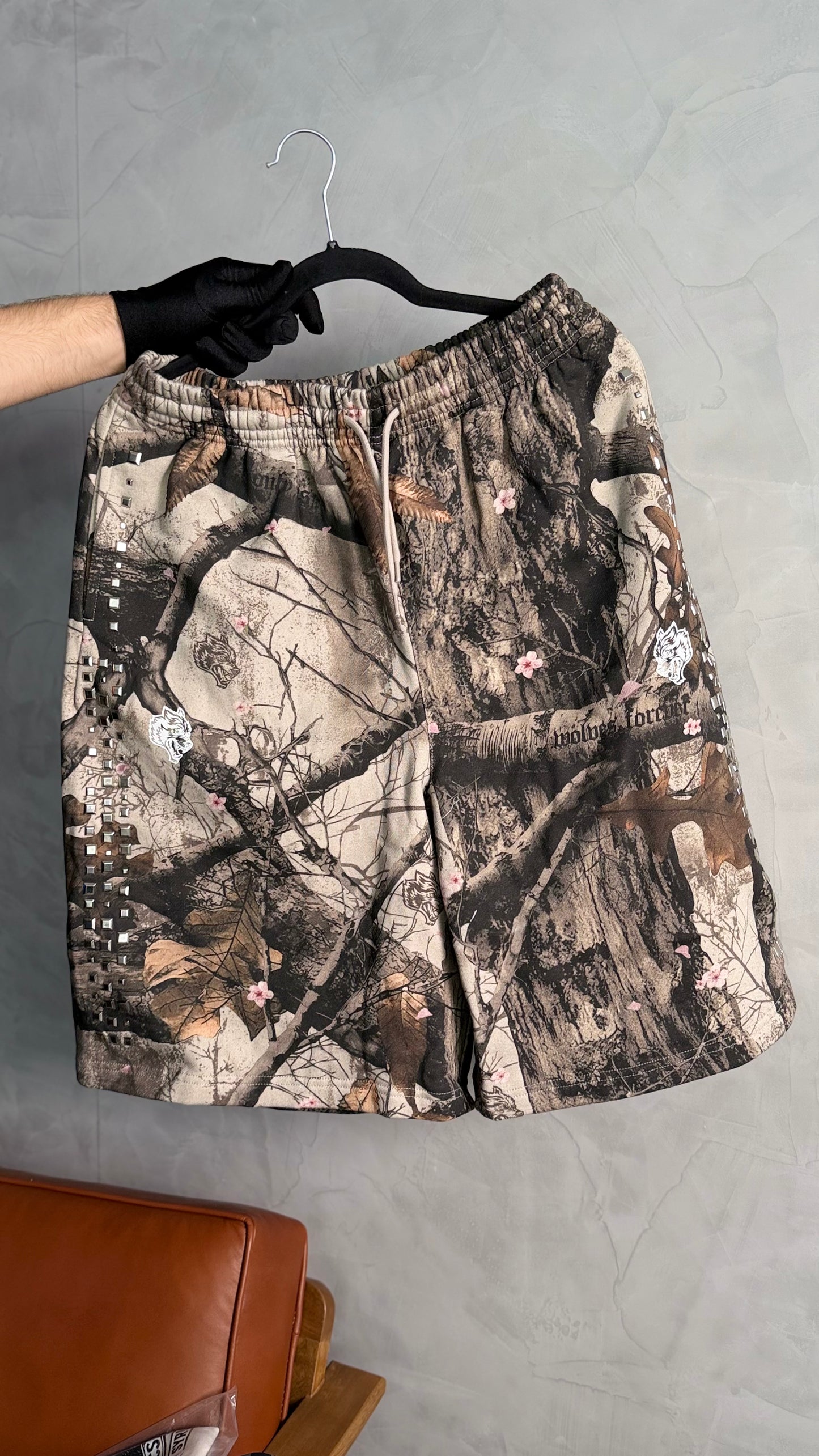 CAMO STUDDED BIG SWEAT SHORTS