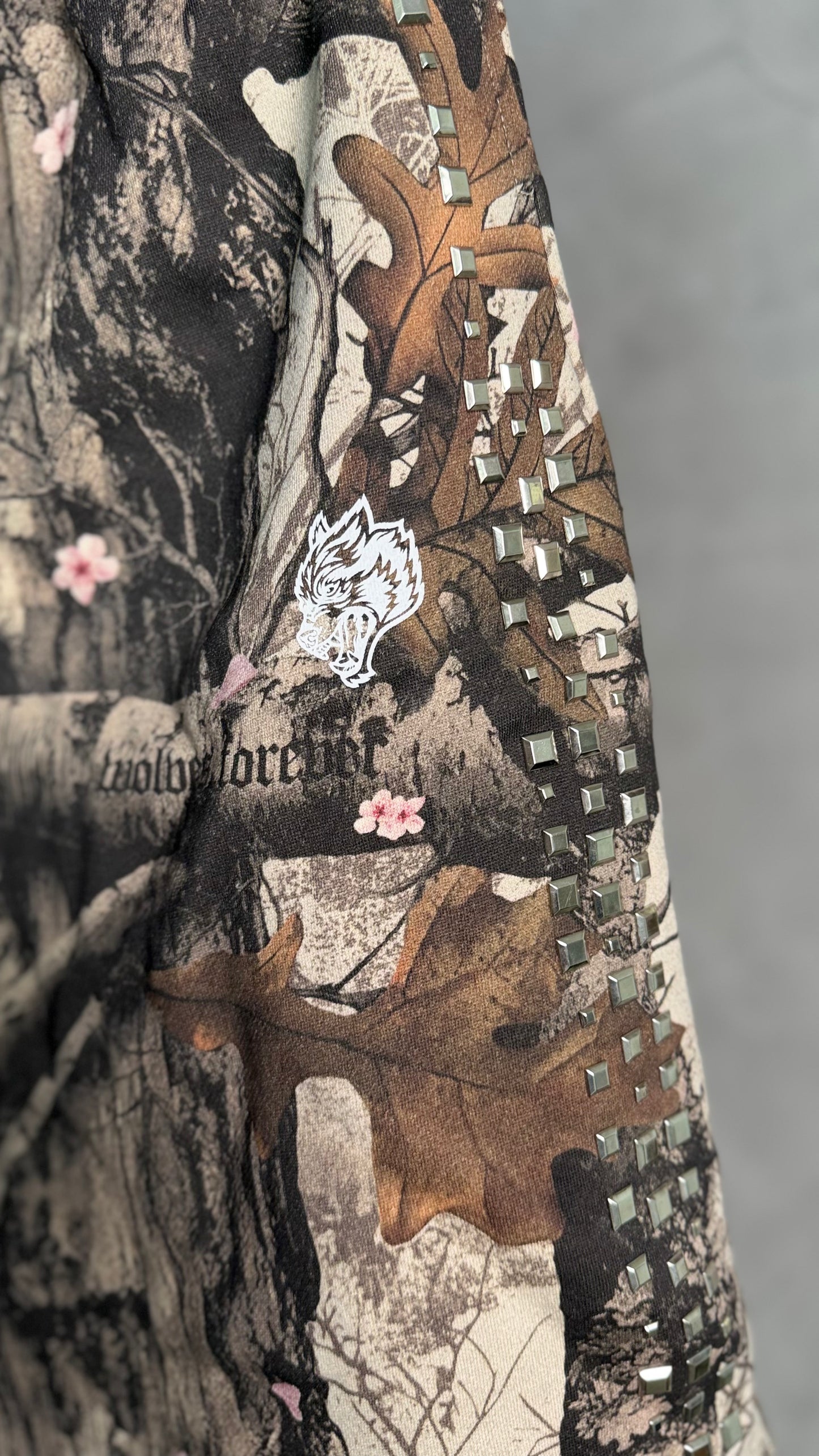 CAMO STUDDED BIG SWEAT SHORTS