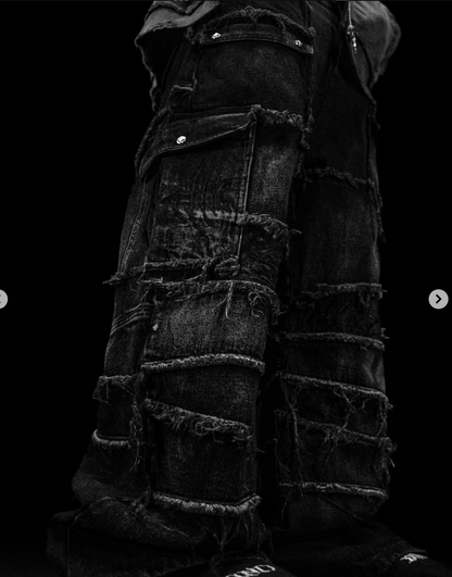 OVERSIZED DISTRESSED DENIM CARGO JEANS