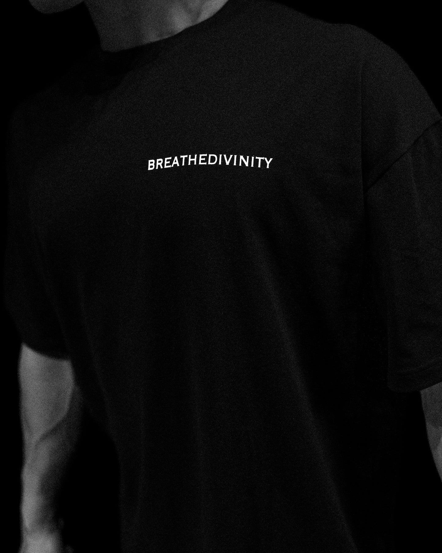 ESSENTIAL BOX LOGO LIGHTWEIGHT T-SHIRT