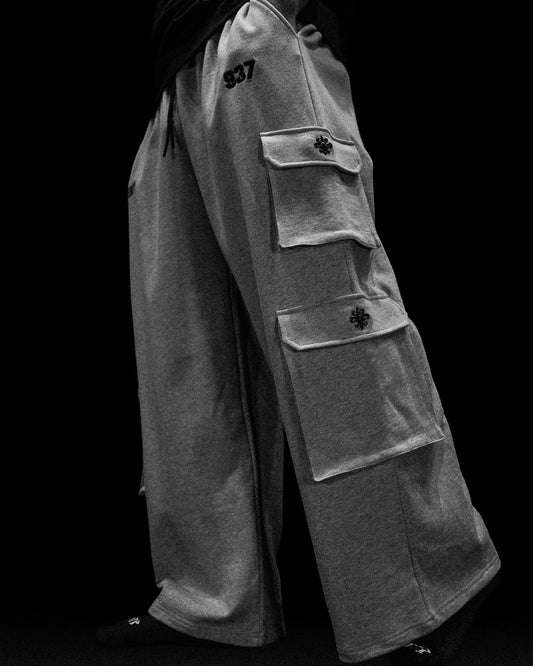 937 UNCUFFED LUXURY CARGOS