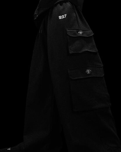 937 UNCUFFED LUXURY CARGOS